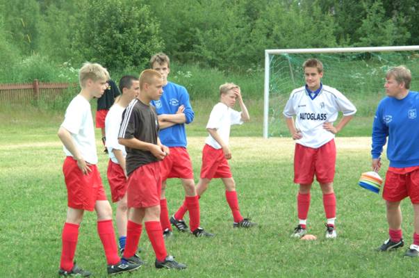 U_2002_2.jpg (46508 bytes)